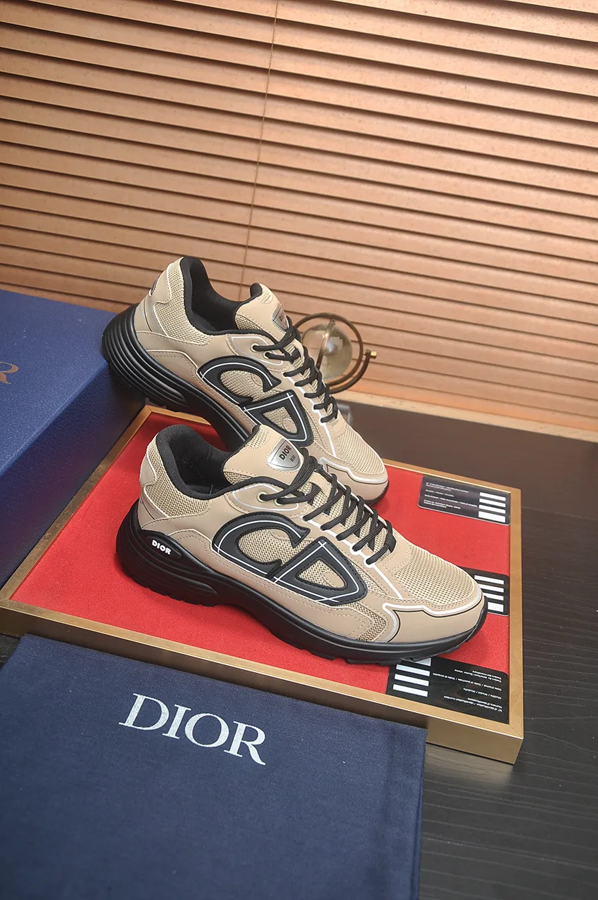 Men's men's shoes 💰: 500💶 (top original order) Brand: Dior (Dior) Standard code: Men's code 38-44 (45 customized) Grade: Same as the official website Material: Top original cowhide spliced ​​together Original wear-resistant and lightweight outsole Style category: Fashionable casual shoes Distinguished luxury brand elements top luxury Color: Actual picture color